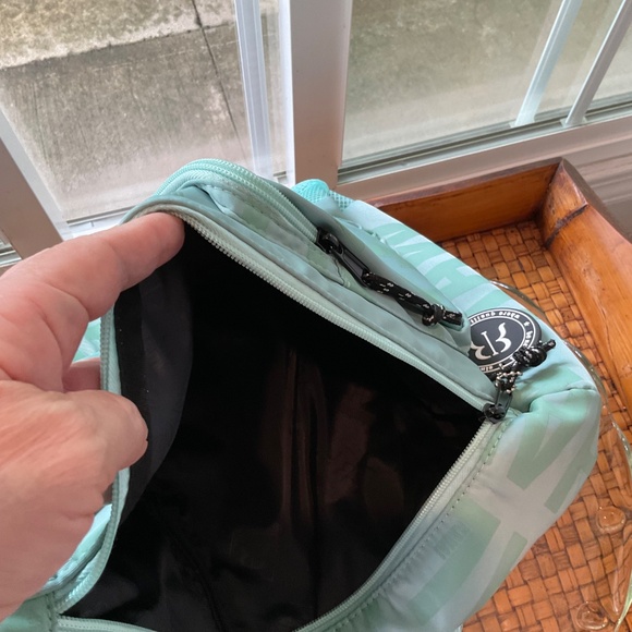 Robin Ruth Teal Women’s Hawaii Aloha Sling Backpack Bag PRICE DROP - Picture 5 of 8